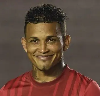 Panama's player Amilcar Henriquez poses for pictures before the start of the friendly match against Venezuela, at the Rommel Fernandez stadium in Panama City on May 24, 2016. / AFP PHOTO / RODRIGO ARANGUA
