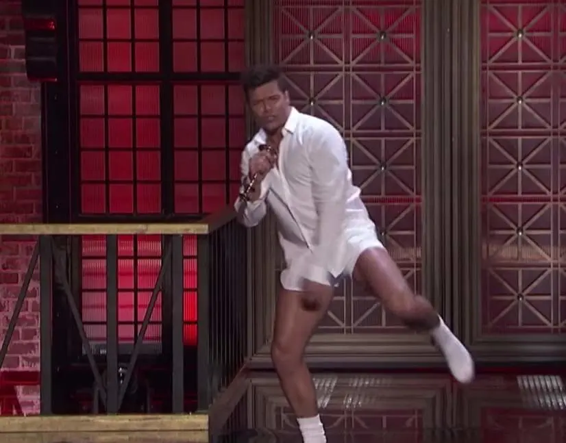 Ricky Martin imit&oacute; a Tom Cruise y apareci&oacute; en boxer