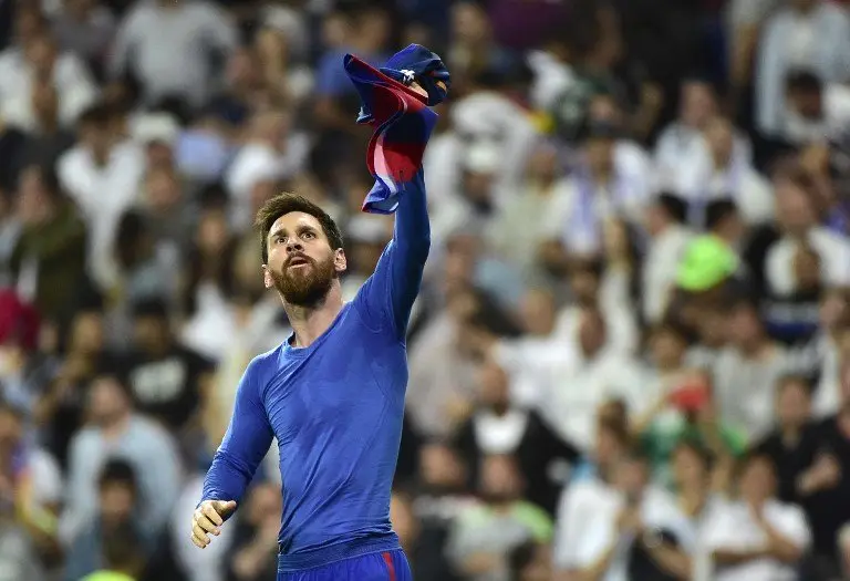 Lionel Messi celebra luego del triunfo 3-2 sobre Real Madrid, en el que anot&oacute; dos goles