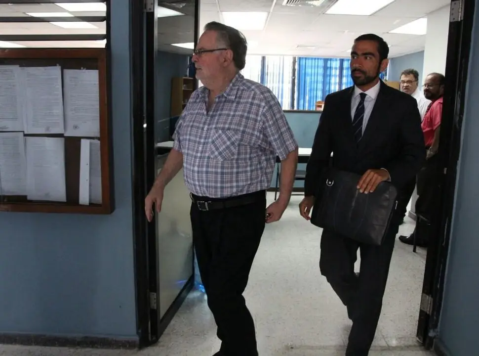 Eduardo Interiano luego que se revocara su captura