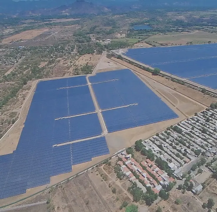 Gobierno inaugura parque fotovolta&iacute;co m&aacute;s grande de la regi&oacute;n