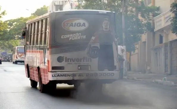 la-mitad-de-los-buses-de-la-linea-40-no-supero-la-prueba-de-humo-negro-_595_368_1436__destacado