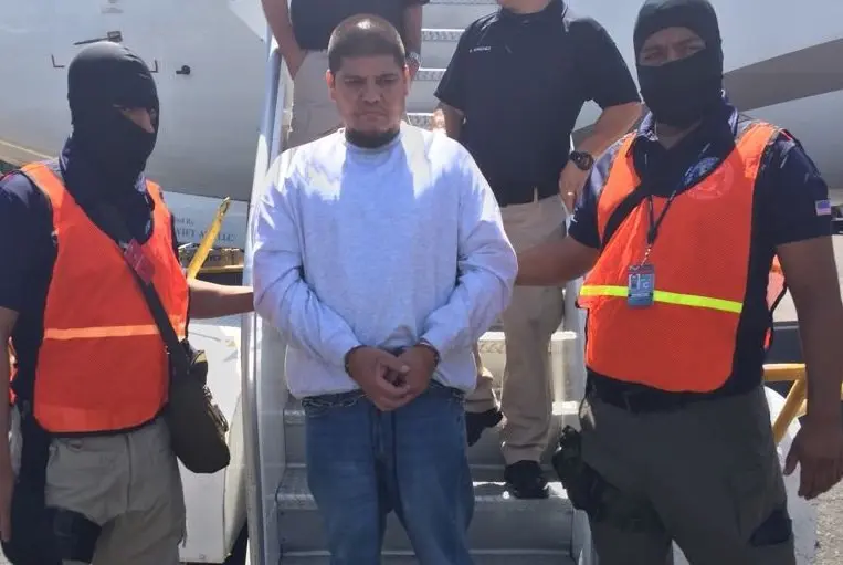 C&eacute;sar L&oacute;pez Larios, Gre&ntilde;as