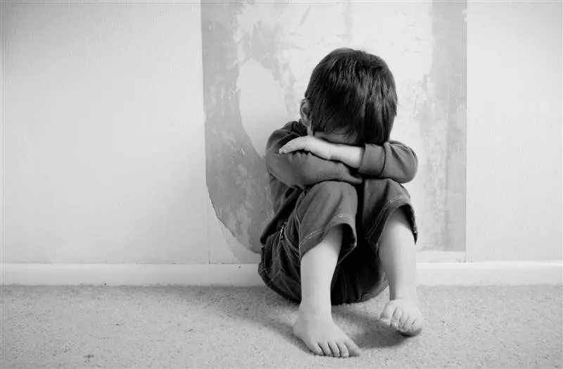 ni&ntilde;o maltratado