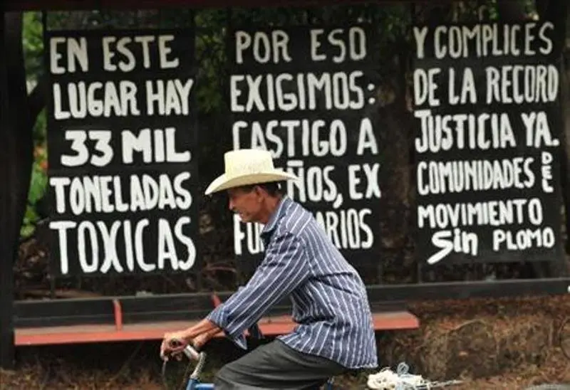 cartel_33_ton_plomo_baterias