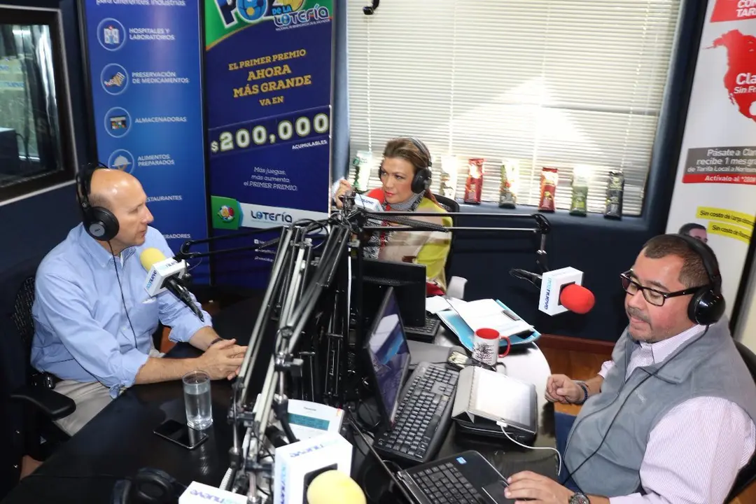 Javier Sim&aacute;n en radio 102Nueve