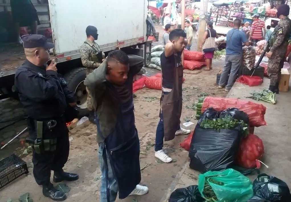 Operativo en parque y mercado Col&oacute;n