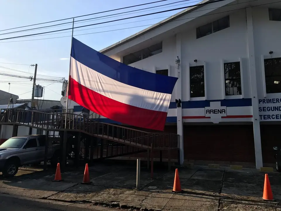 ARENA calder&oacute;n sol