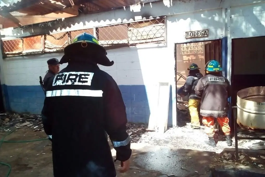 Bomberos en La Uni&oacute;n