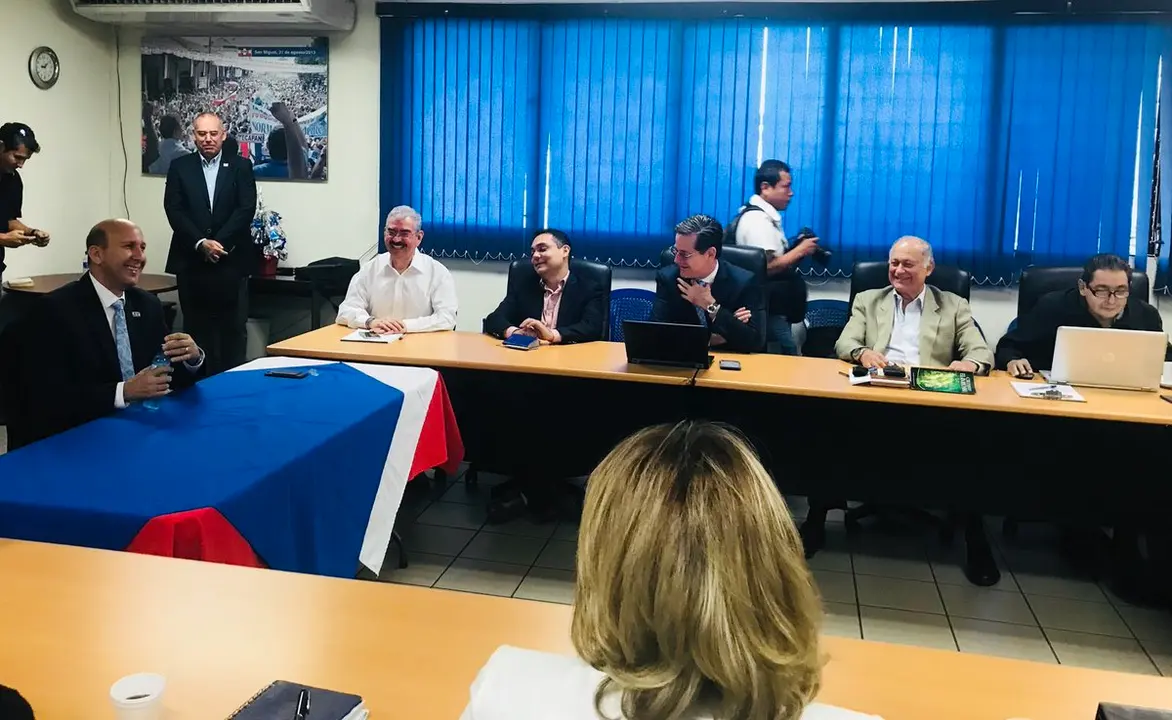 Sim&aacute;n entrevista