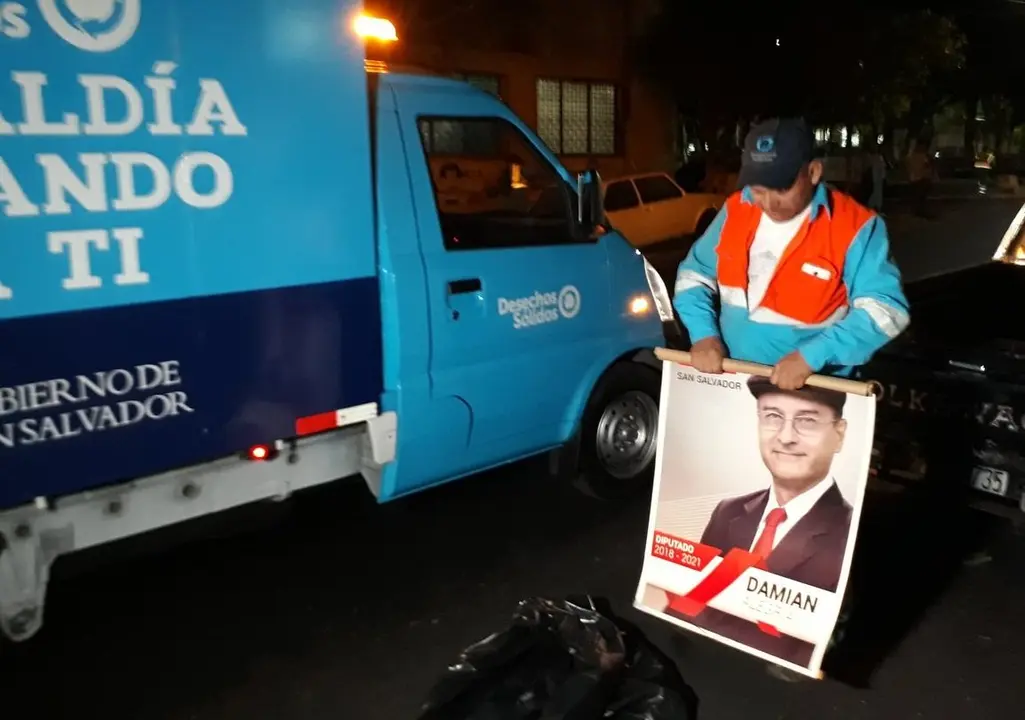 Retiro de propaganda por parte de la Alcald&iacute;a de San Salvador