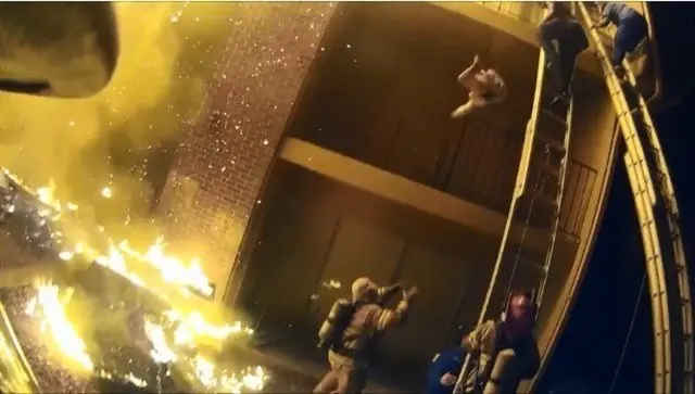 Bombero cacha a ni&ntilde;o