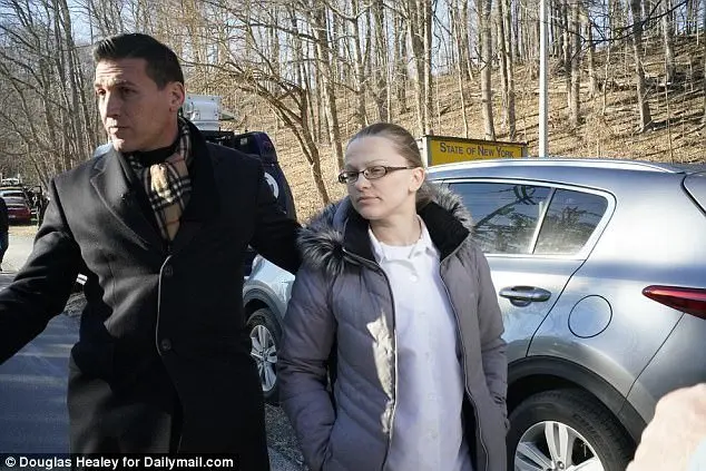 4823ED2700000578-5268331-image-a-9_1515953528989