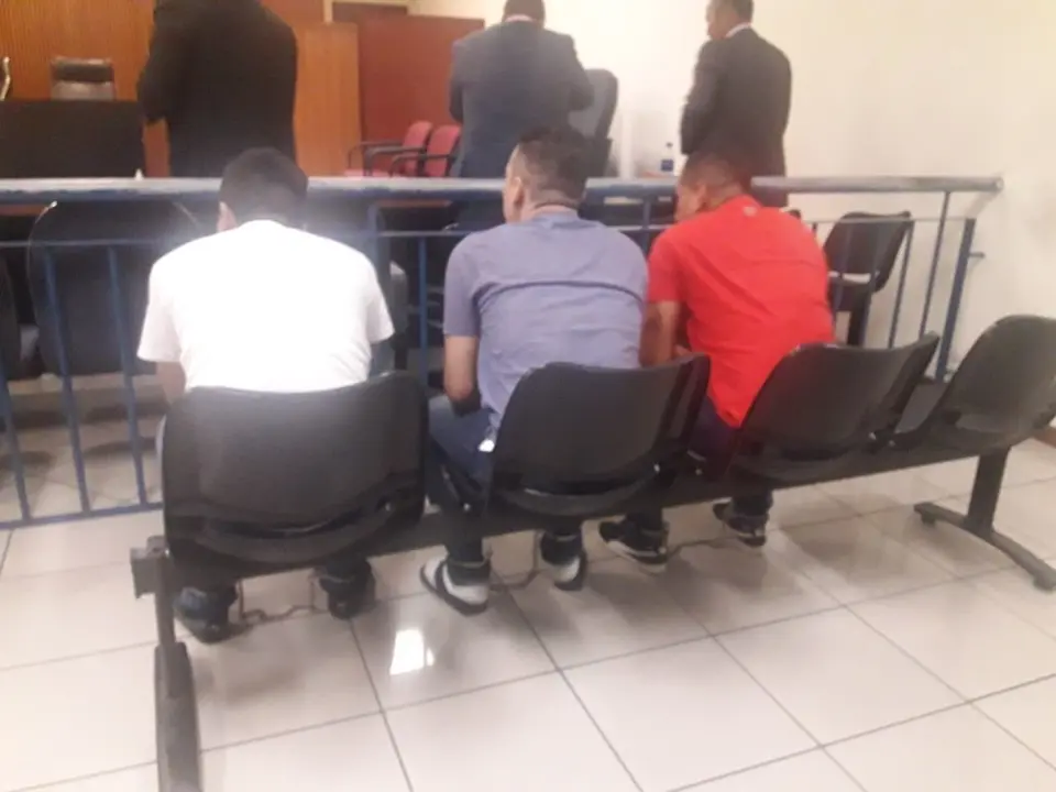 Polic&iacute;as acusados de robo de casas en el Distrito Italia