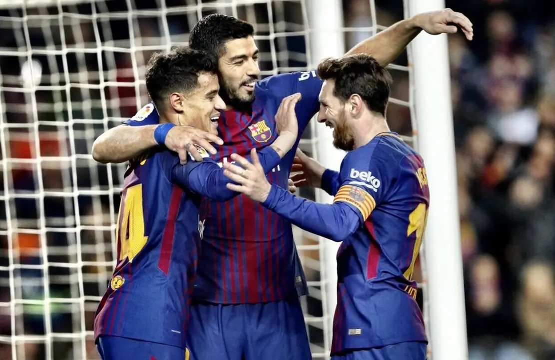 Coutinho, Luis Su&aacute;rez y Messi