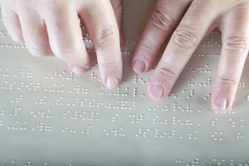 Como-funciona-el-sistema-Braille (1)