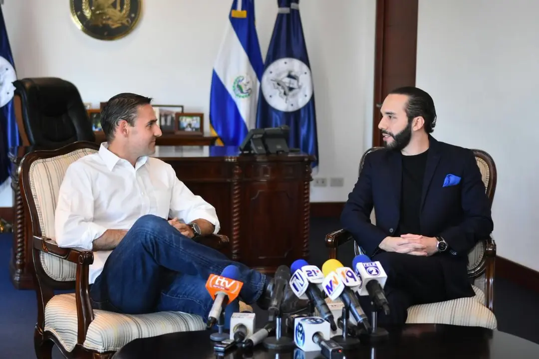 Reuni&oacute;n Muyshondt y Nayib Bukele.