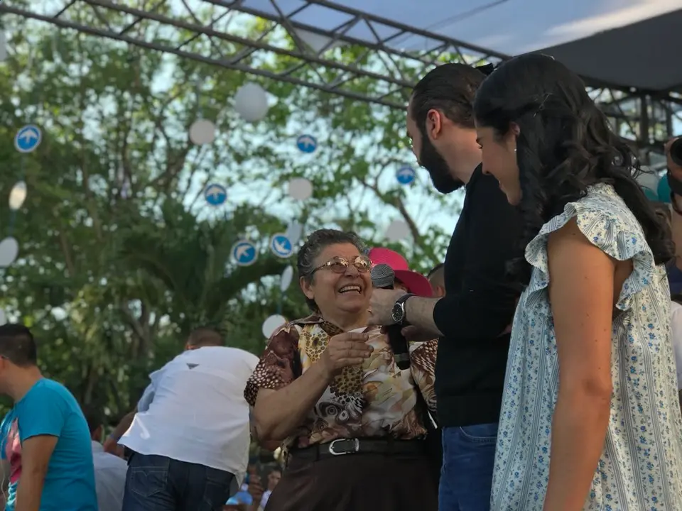 Nayib Bukele con Mar&iacute;a Chichilco