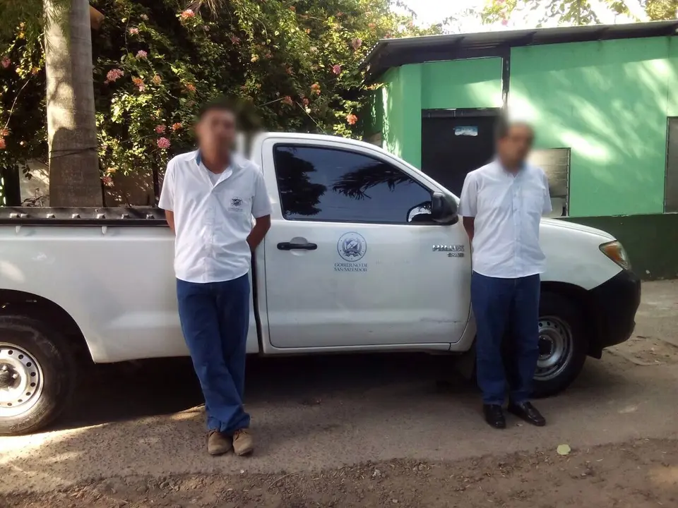 Empleados de Alcald&iacute;a de San Salvador capturados por extorsi&oacute;n