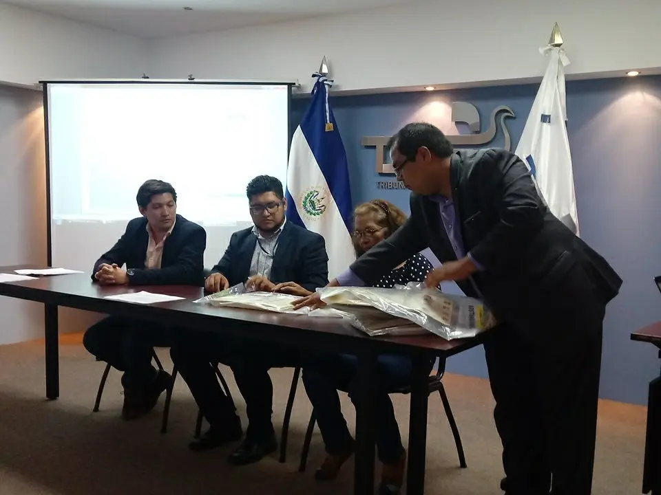 Verificaci&oacute;n de papeletas de Guadalupe, San Vicente