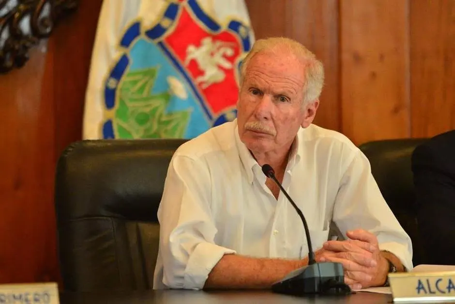 &Aacute;lvaro Arz&uacute;