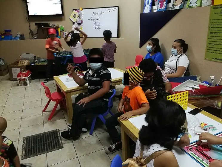 Foto cortes&iacute;a Ay&uacute;dame a Vivir