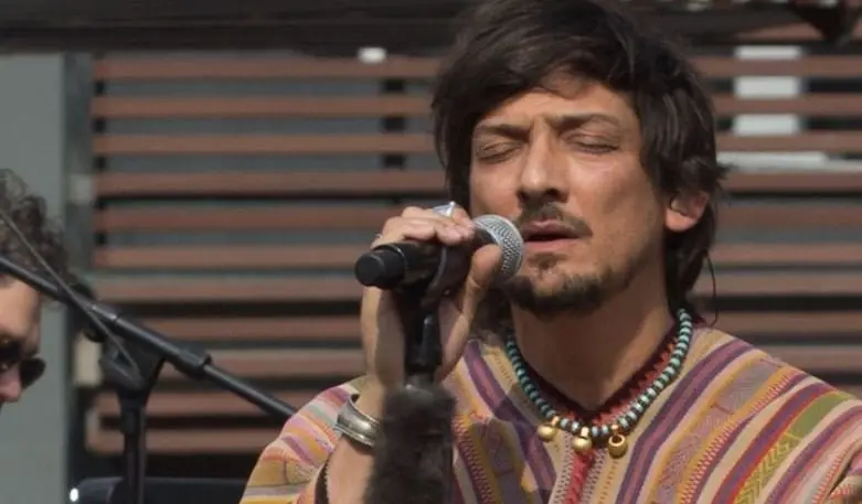 Le&oacute;n Larregui