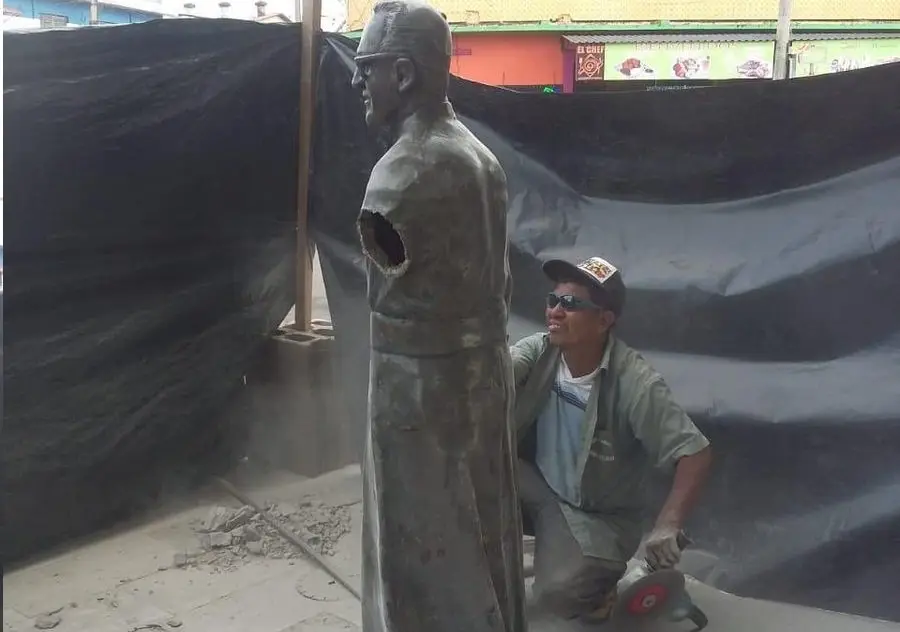 Estatua de Romero en Ciudad Delgado