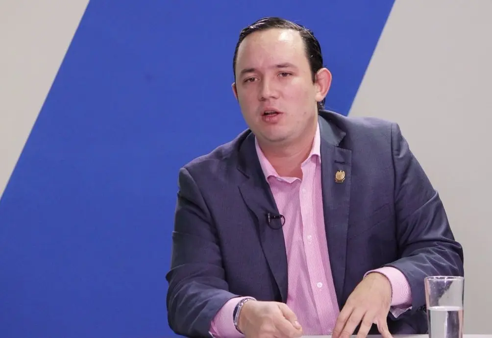 Maga&ntilde;a en entrevista