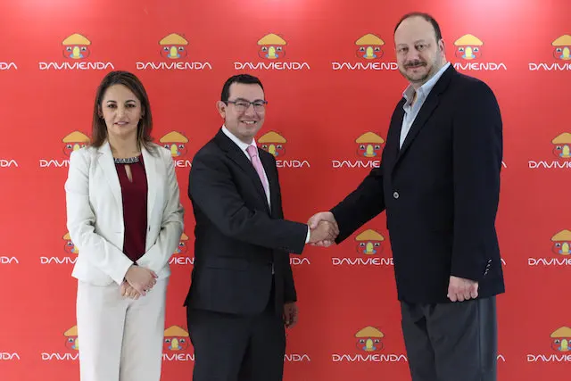 Davivienda firma alianza con MoneyGram en las instalaciones de la Agencia Davivienda Centro Financiero en San Salvador, El Salvador, el 10 de octubre de 2018.
Foto Davivienda/ Salvador MELENDEZ