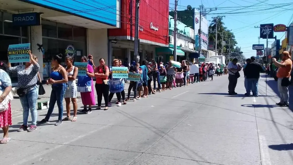 Vendedores marchan en Santa Tecla