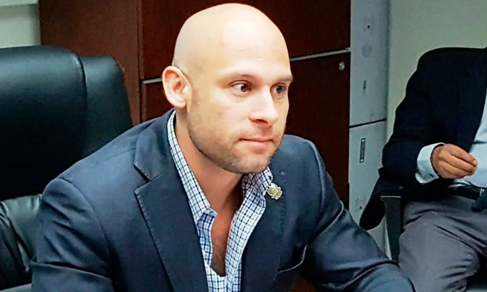 Vel&aacute;squez Parker