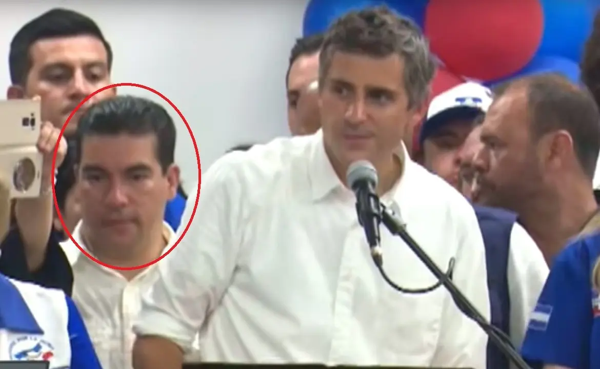 Melara detr&aacute;s de Calleja