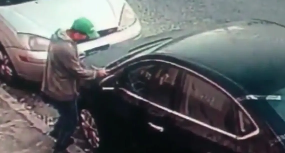 Ladr&oacute;n de veh&iacute;culos en San Salvador