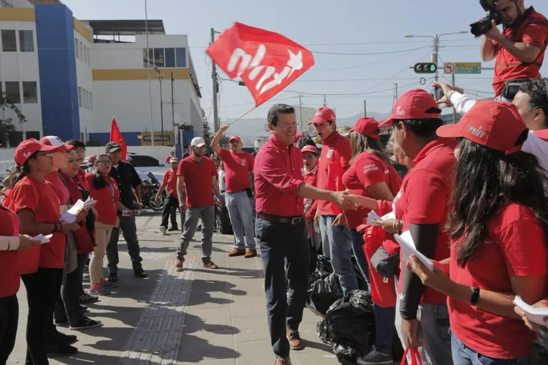 hugo mart&iacute;nez fmln