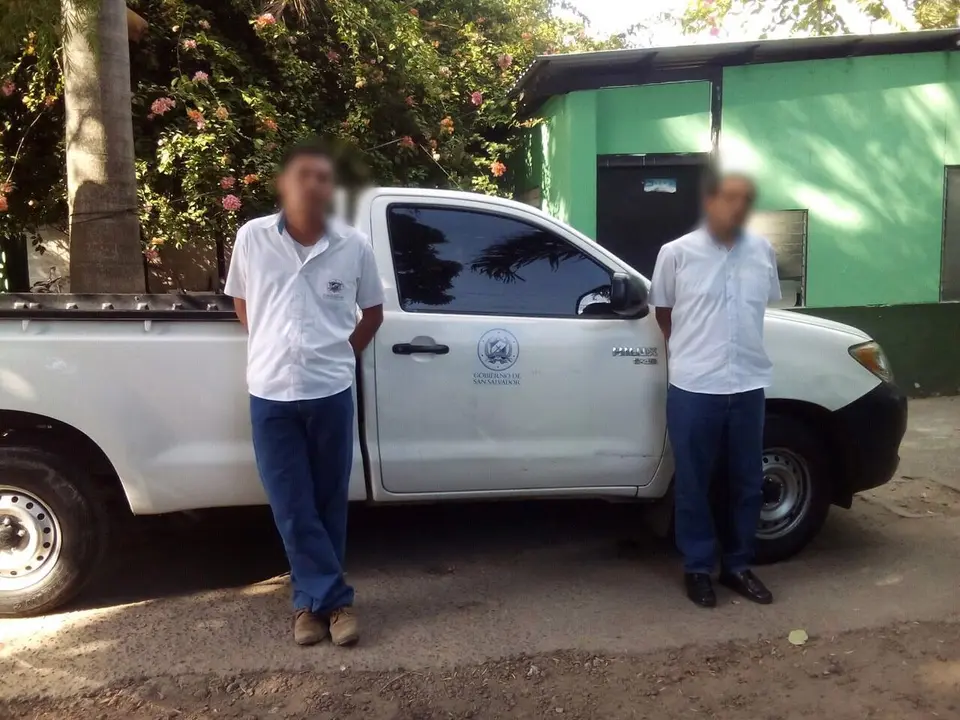 alcald&iacute;a de san salvador GR Apopa informa de la detenci&oacute;n de Rudy Bladimir Argueta y Rafael Armando Silva M&eacute;ndez, empleados de la Alcald&iacute;a de San Salvador, en flagrancia por Extorsi&oacute;n. Al momento de la detenci&oacute;n se conduc&iacute;an en un vehiculo de la comuna, el cual se incaut&oacute;