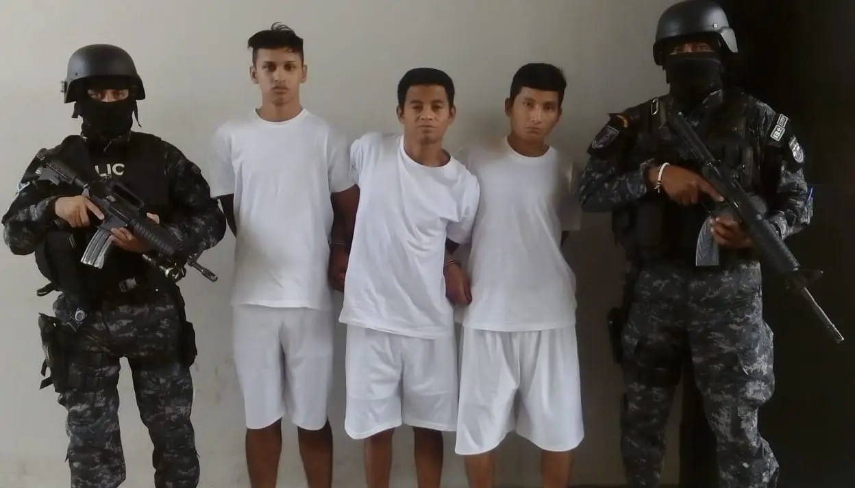 Juan Carlos Peraza Garc&iacute;a, Jairo Esa&uacute; Moran Guti&eacute;rrez Wilber Alexander Orellana  polic&iacute;a de Olocuilta