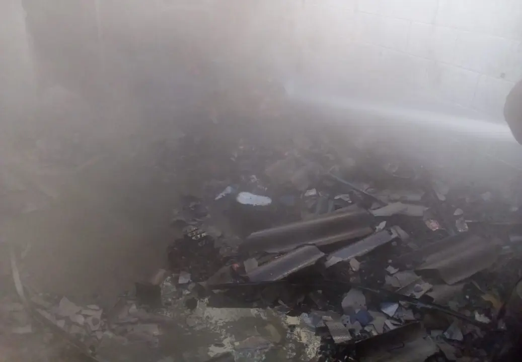 Incendio en casa de la colonia Escal&oacute;n