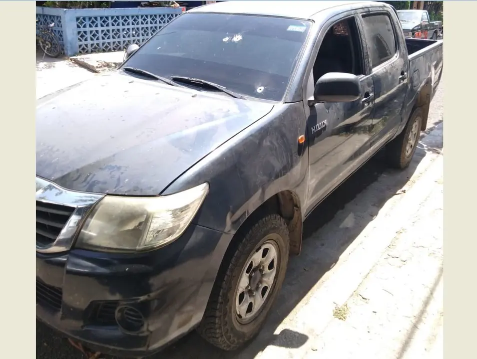 Veh&iacute;culo tiroteado