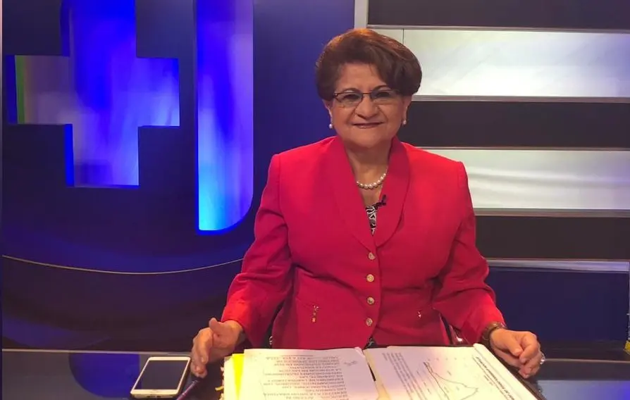 Violeta Menj&iacute;var