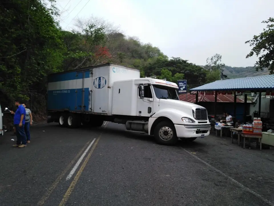Bloquean Paso en Las Chinamas
