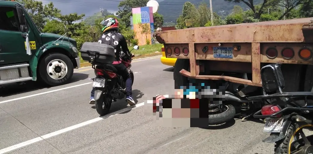 Polic&iacute;a muerto en Comalapa