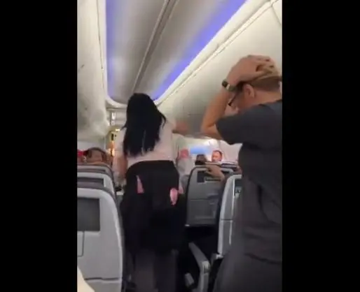 Agresi&oacute;n en Avi&oacute;n