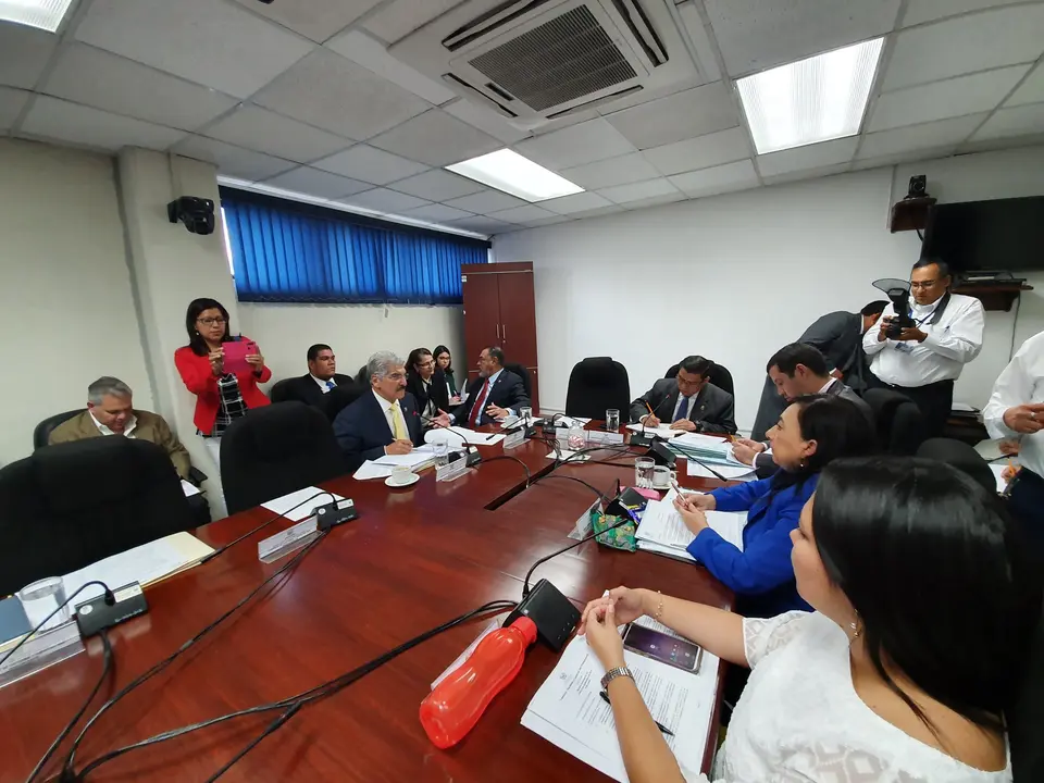 Comisi&oacute;n de Hacienda