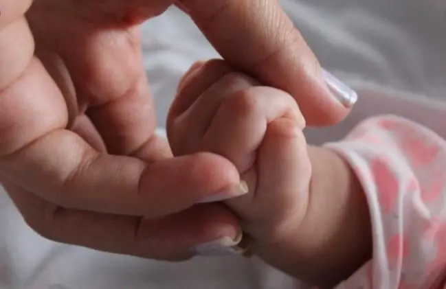 Madre con beb&eacute;