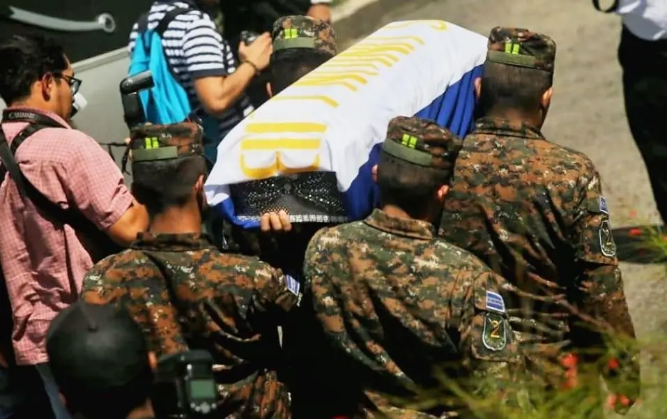 Restos de soldados entregados