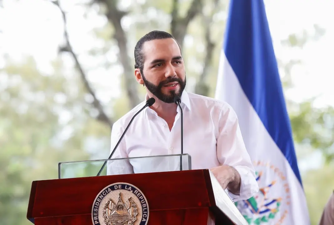 Bukele en parque Cuscatl&aacute;n