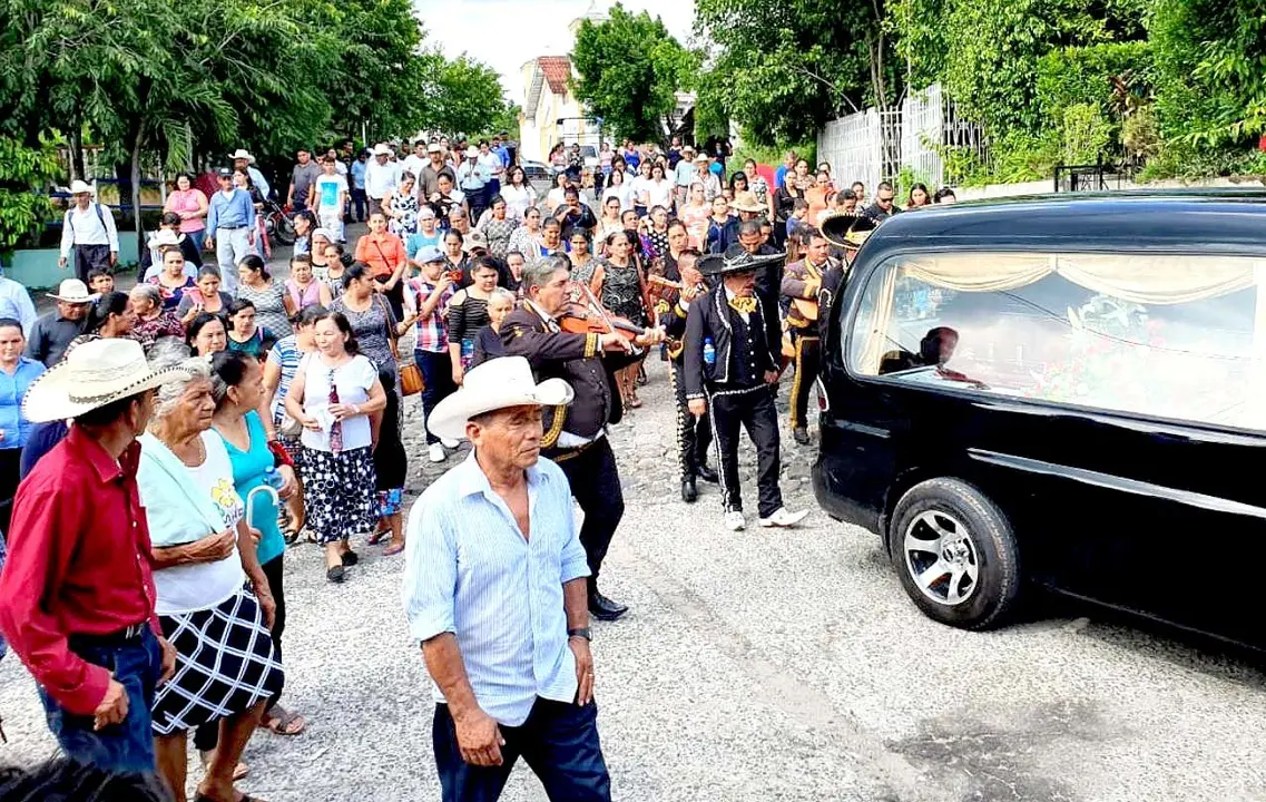 Despiden a salvadore&ntilde;o que muri&oacute; en vuelo de Estados Unidos 2