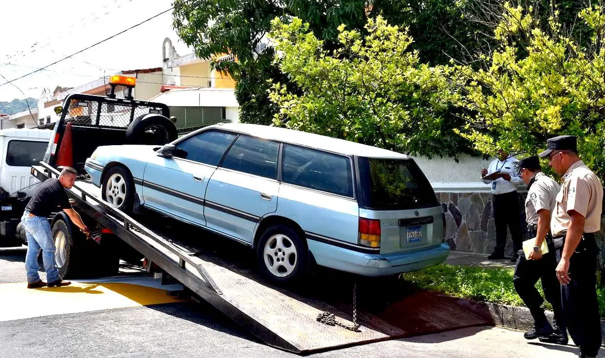 Retiro de veh&iacute;culos en calles de Antiguo Cuscatl&aacute;n 3