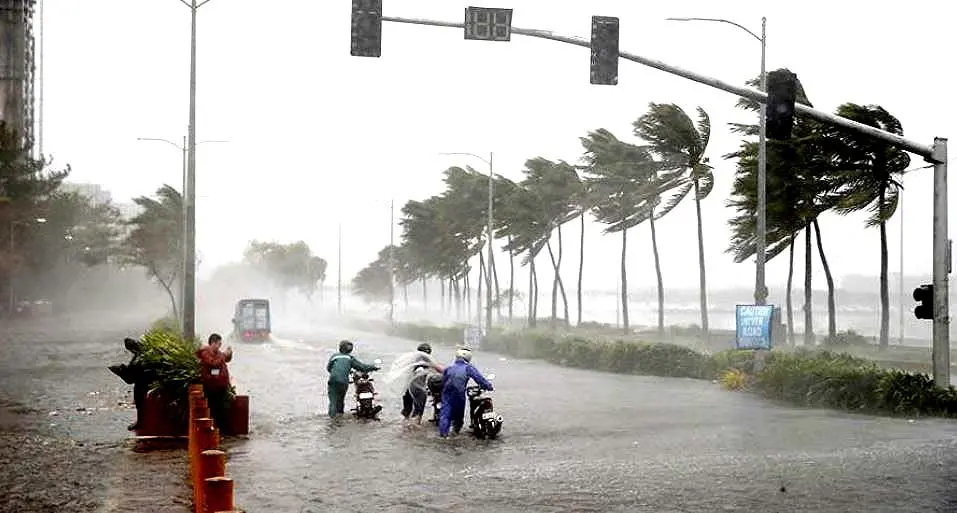Tif&oacute;n en Filipinas